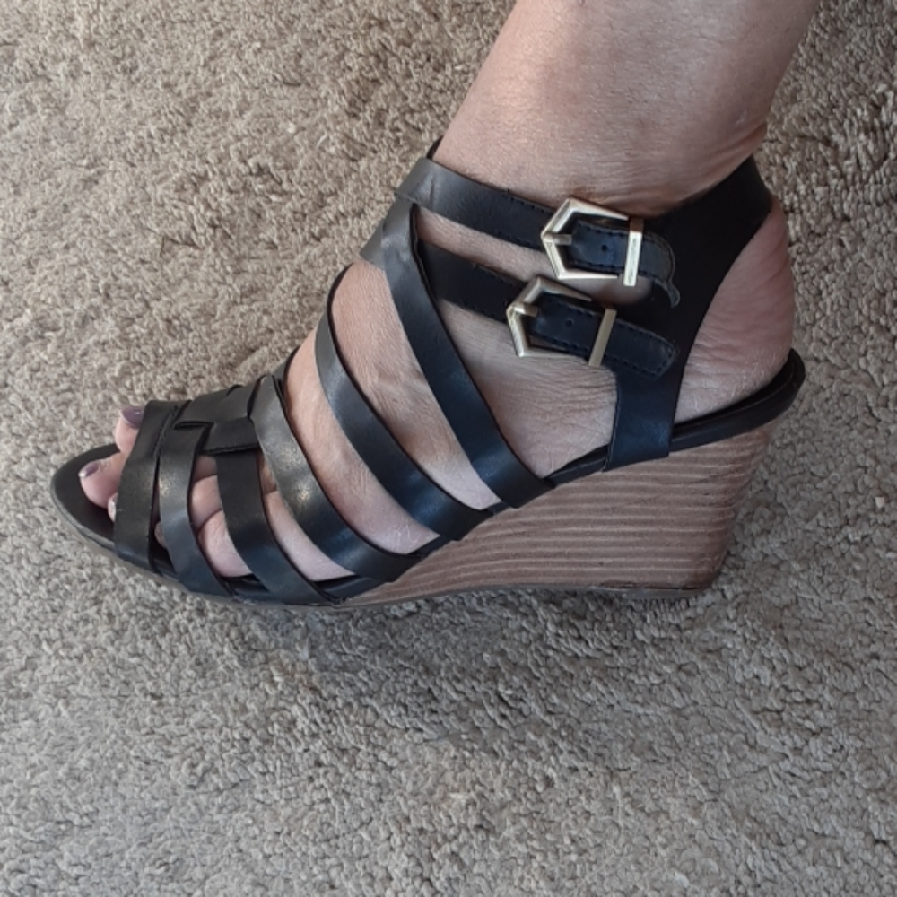 Shoes - Picture 3 of 4